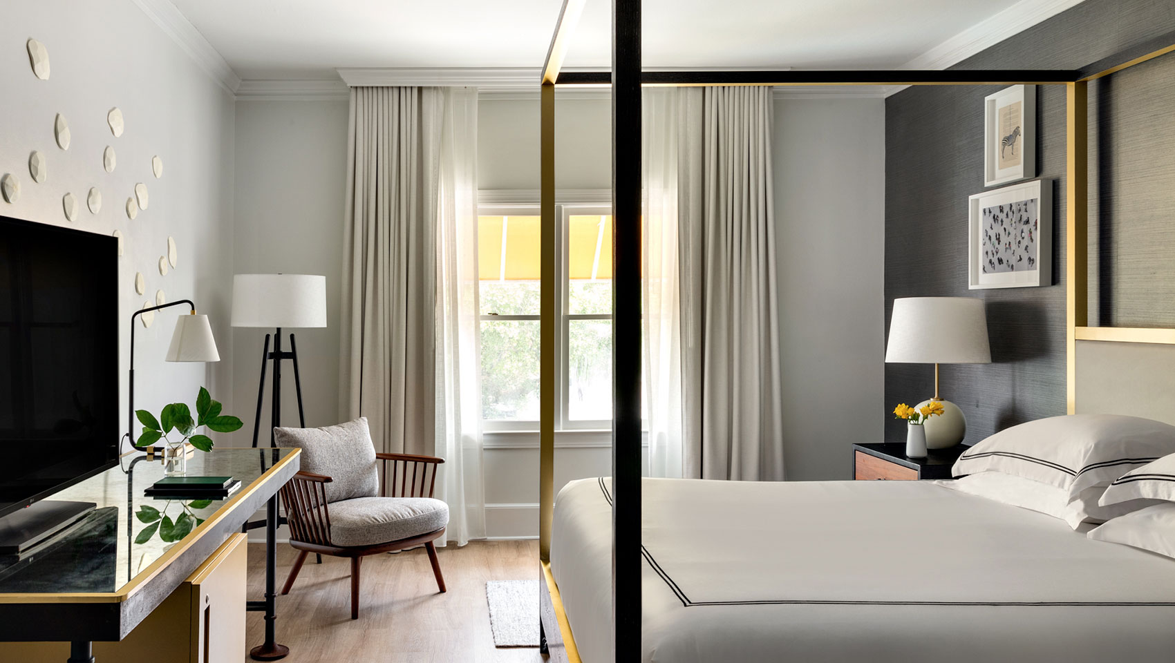 hotel room with bed and lamps